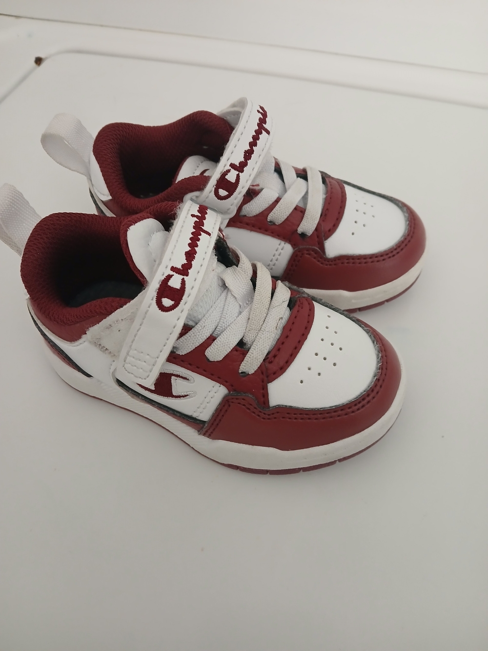 Champion toddlers White and Red Low-Top Sneakers